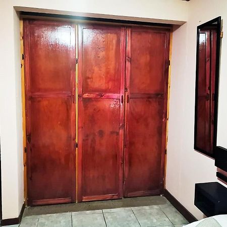 Airport Traveler'S Home Alajuela Екстериор снимка