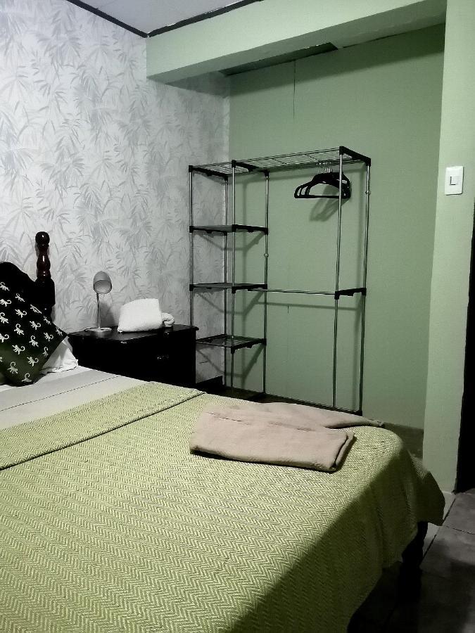 Airport Traveler'S Home Alajuela Екстериор снимка